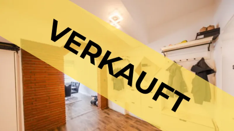 Verkaufte Immobilie: Eingangsbereich einer Wohnung mit Banner „Verkauft“